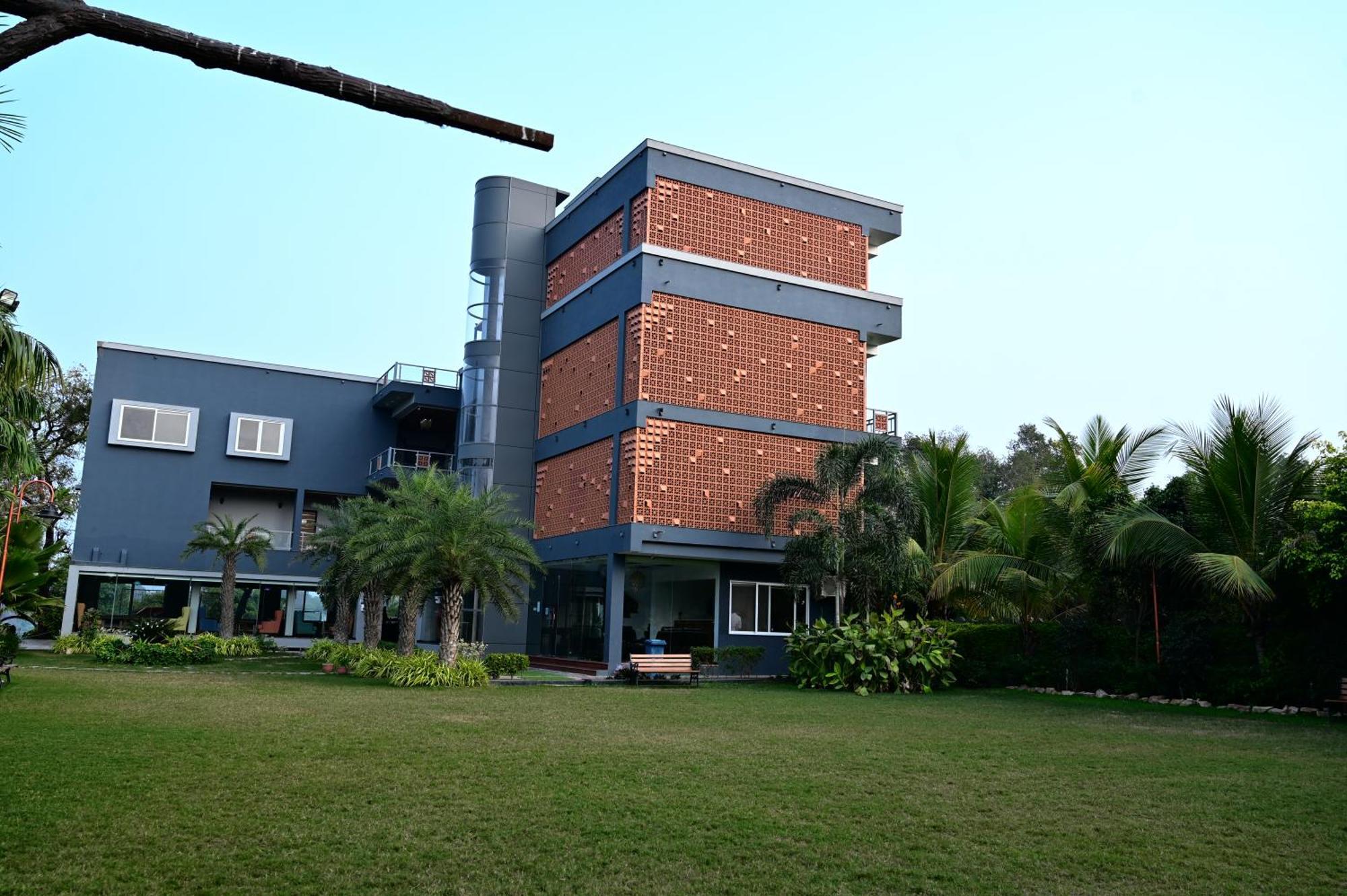 Krishna Riverside Resort Vasad Eksteriør bilde