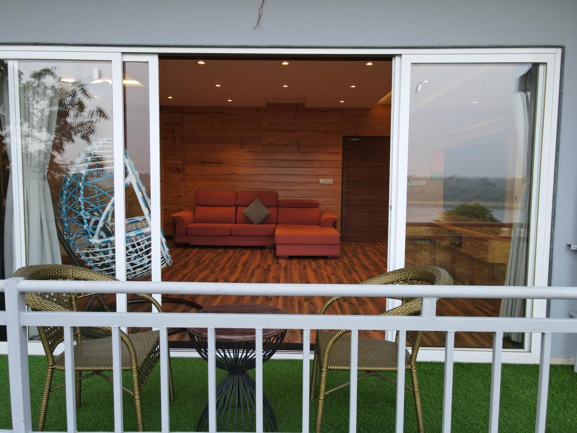 Krishna Riverside Resort Vasad Eksteriør bilde