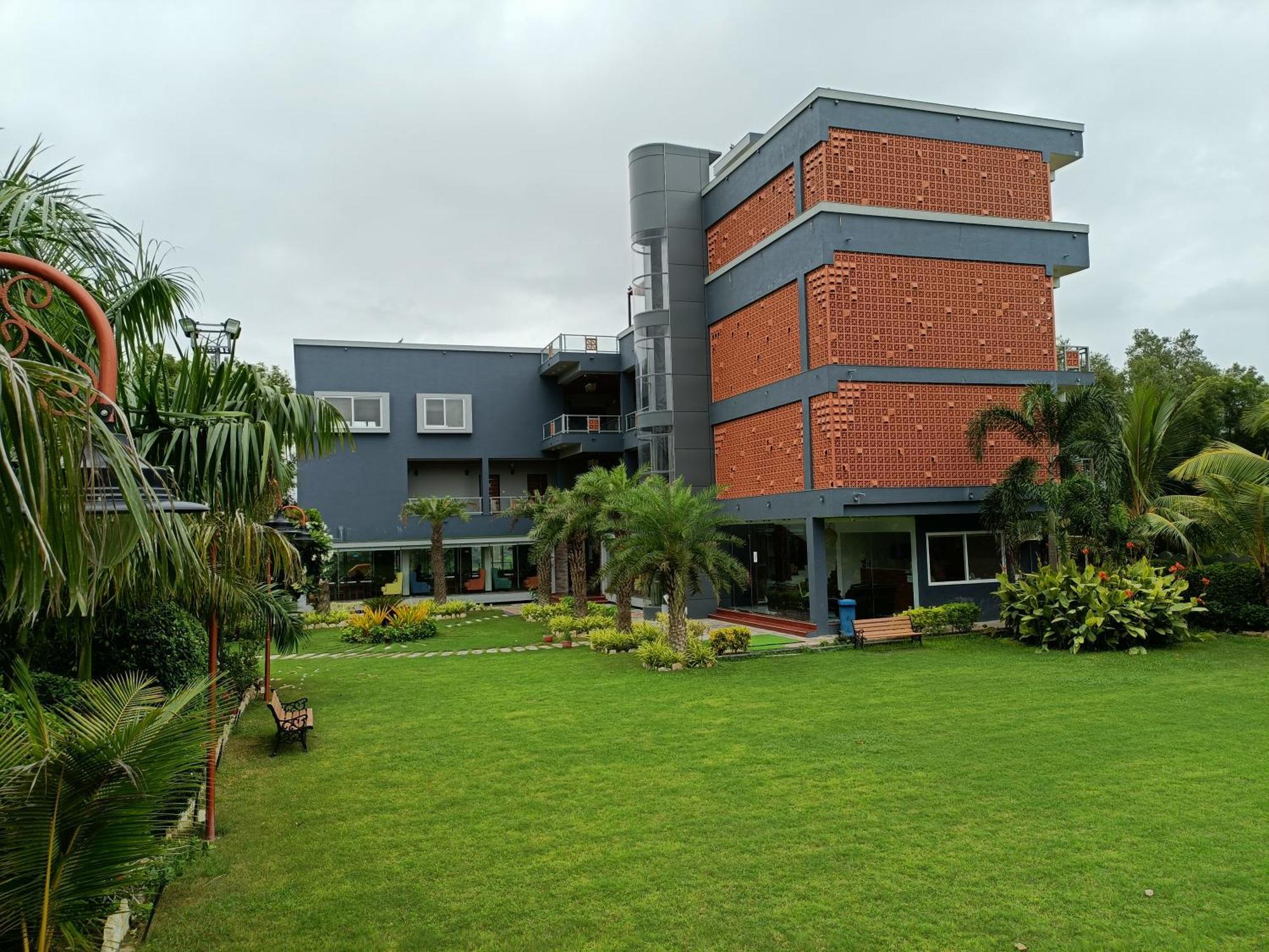 Krishna Riverside Resort Vasad Eksteriør bilde