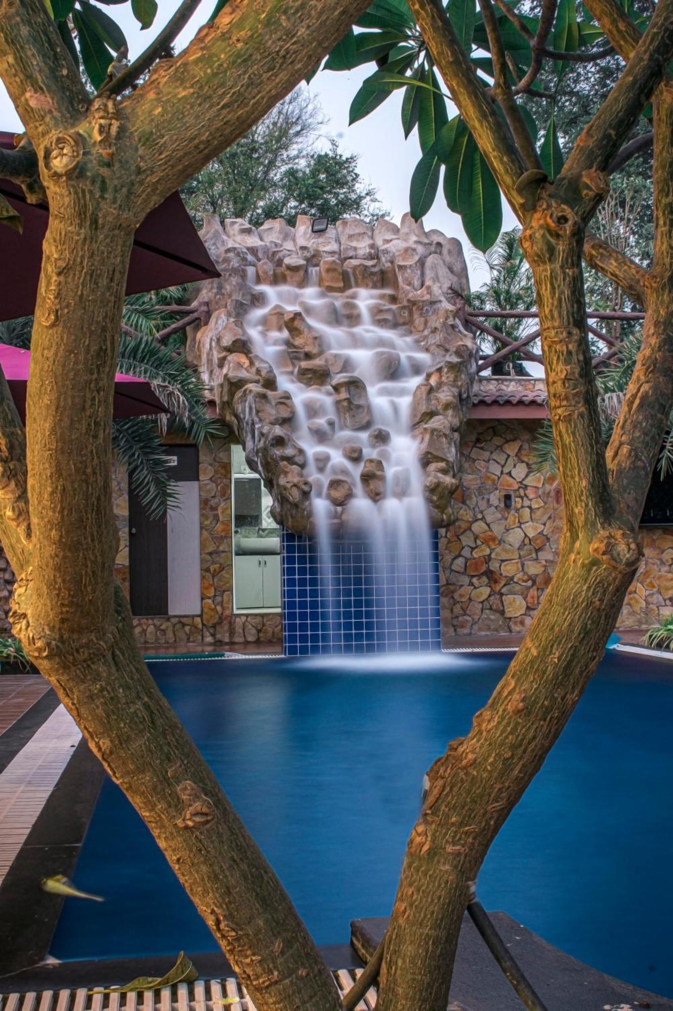 Krishna Riverside Resort Vasad Eksteriør bilde