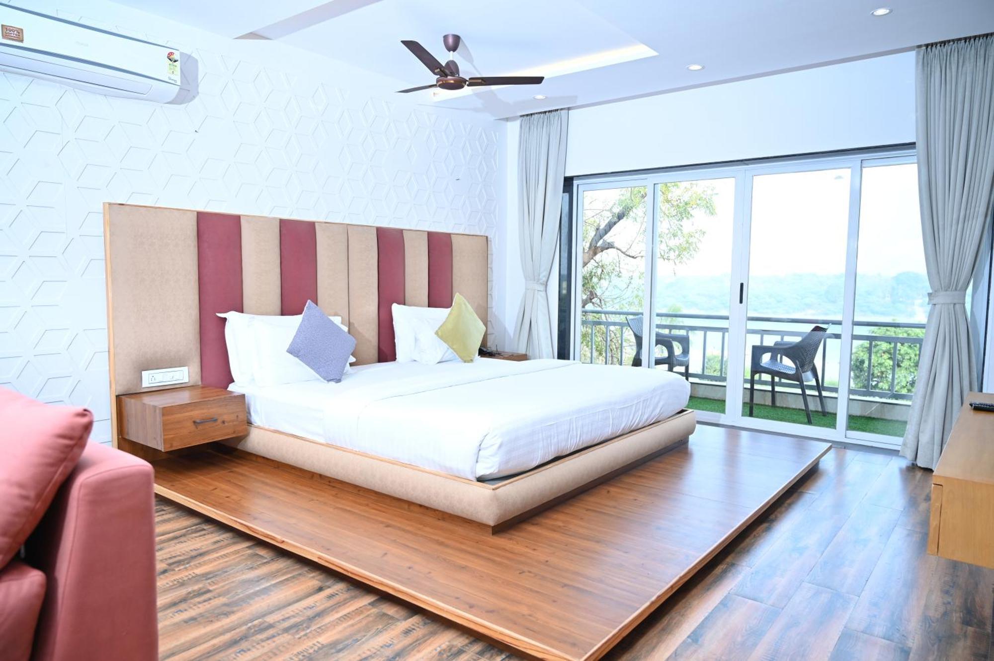 Krishna Riverside Resort Vasad Eksteriør bilde