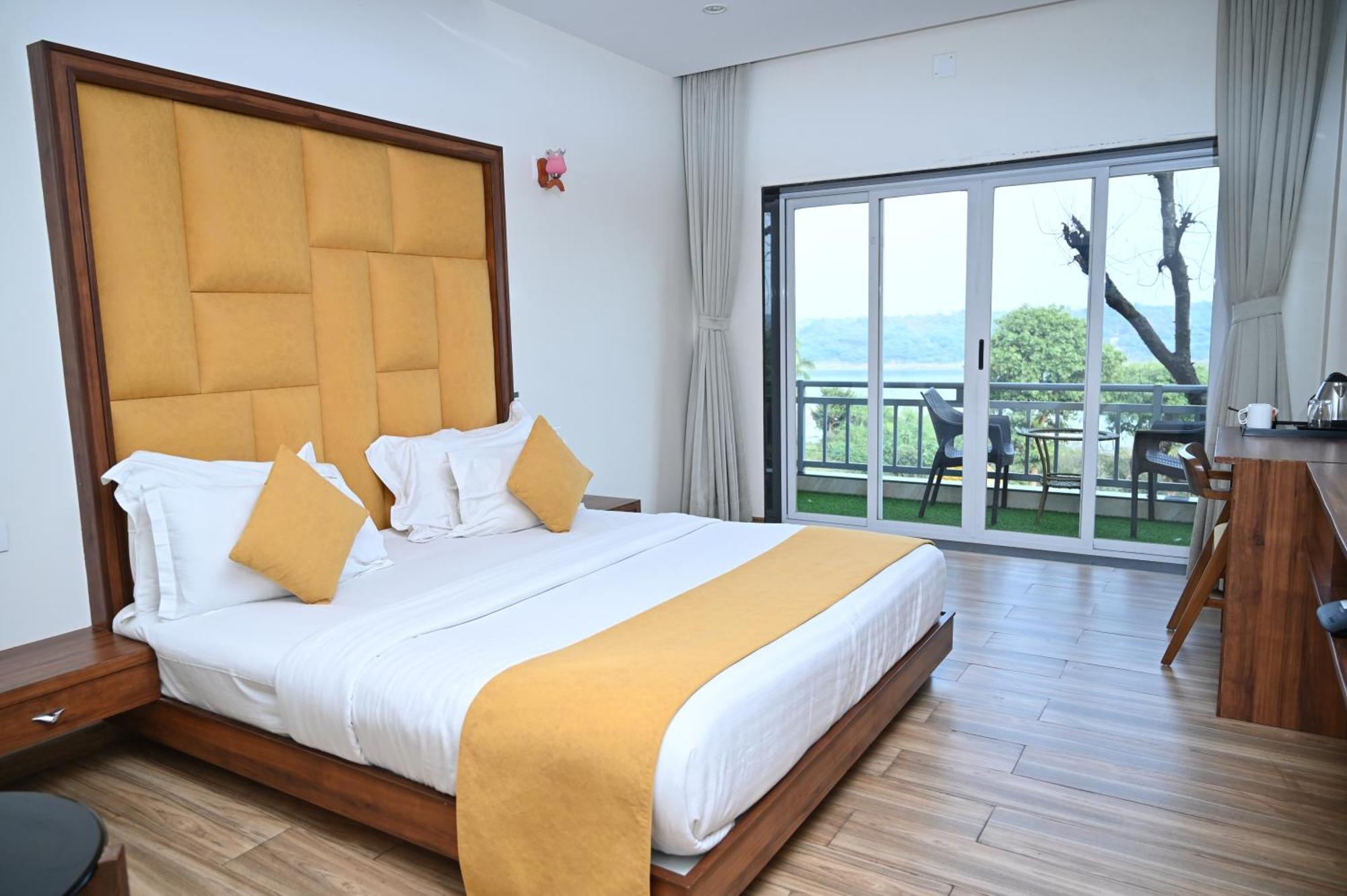 Krishna Riverside Resort Vasad Eksteriør bilde